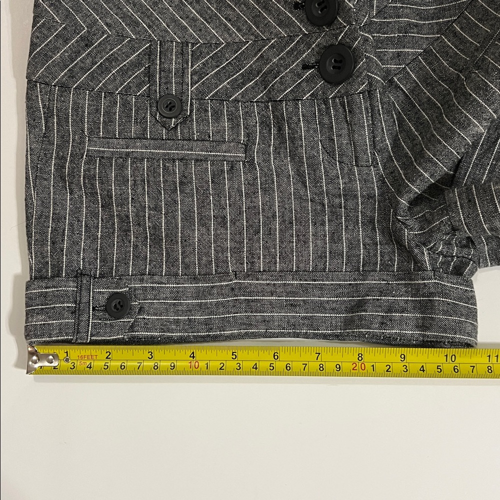 G by Guess Gray pinstriped shorts women’s size 25/0 linen and cotton blend - Picture 13 of 14